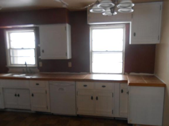 2nd image of 215 Elva St