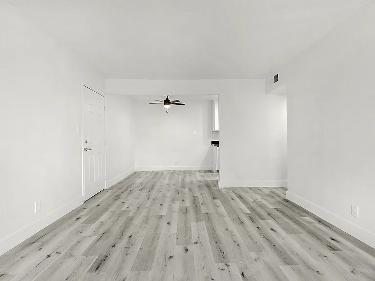 Arlington Apartments — Photo 41