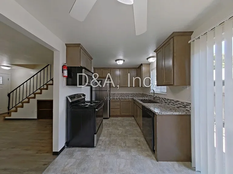 140 NE Conifer Blvd #8 — Photo 6