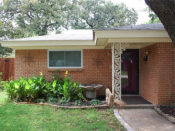3rd image of 829 Patti Dr