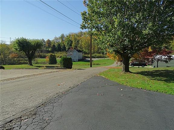3rd image of 1101 Maughan Ln