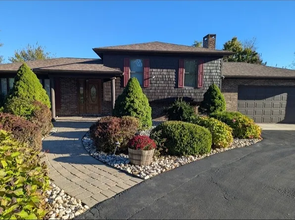 627 Fairview Ave, Sidman, PA 15955