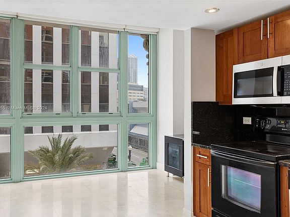 3rd image of 111 E Flagler St APT 305