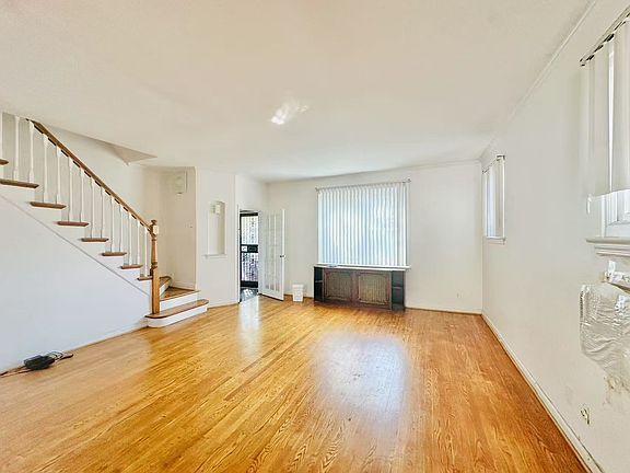 4th image of 241 Bay 13th St