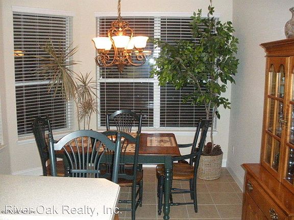 3rd image of 3674 Thousand Oaks Dr