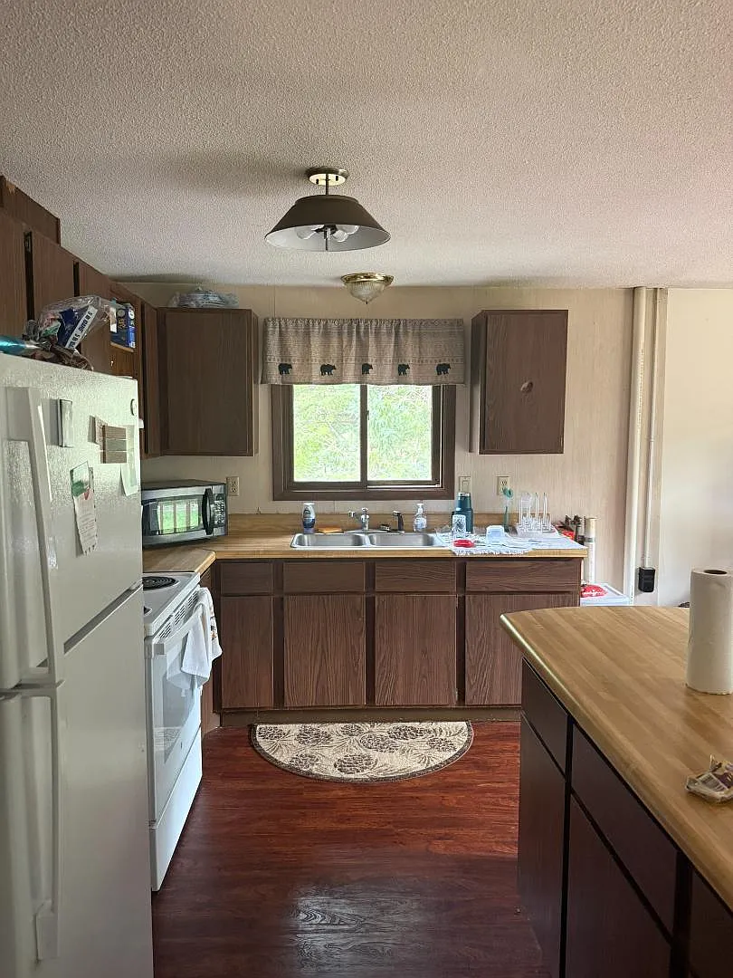 1348 Curran - 1348 Upper Unit — Photo 2