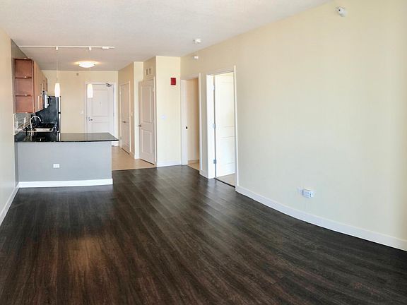 3rd image of 605 N Wells St #809