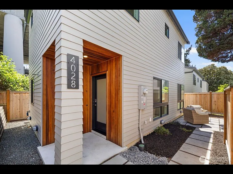 4028 5th Ave NE — Photo 19