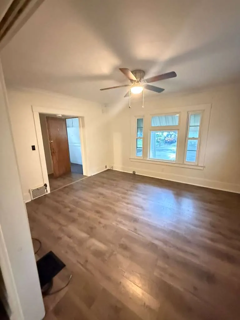 1 bed, $1,000 — Photo 1