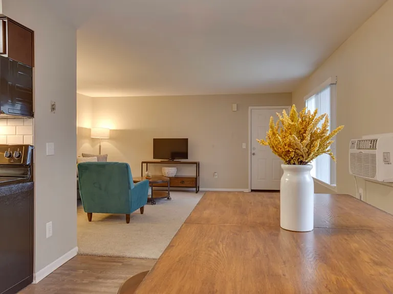 Sterling Hill Apartments — Photo 10