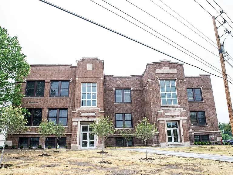 Eagledale Senior — Photo 20