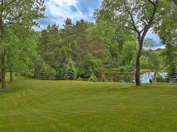 5th image of 446 Rocky Hollow Dr