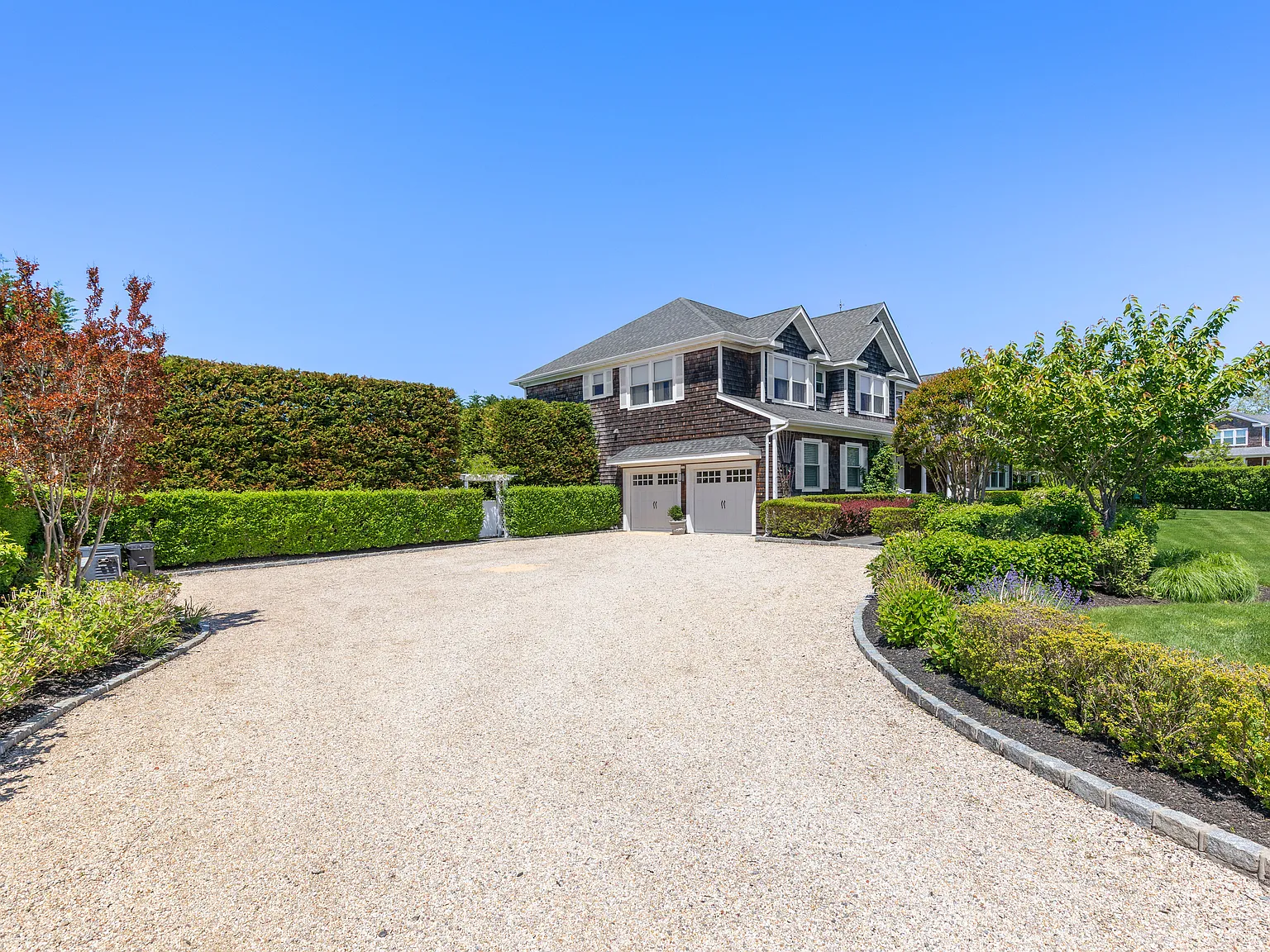 Elegant Gated Estate Just Minutes from Southampton Village — Photo 2