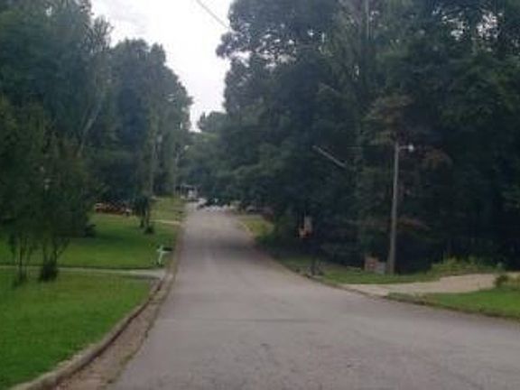 Exterior Neighborhood (street photo)