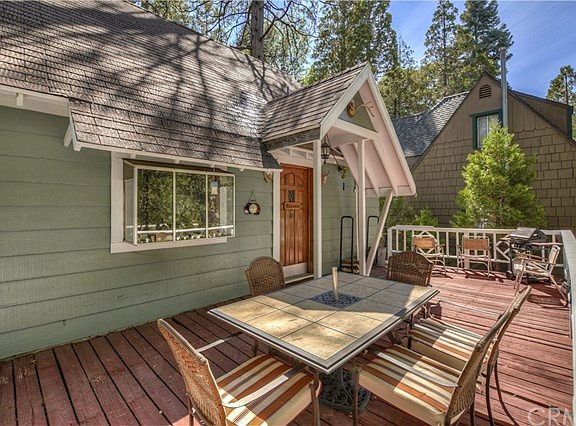 3rd image of 286 Hemlock Dr