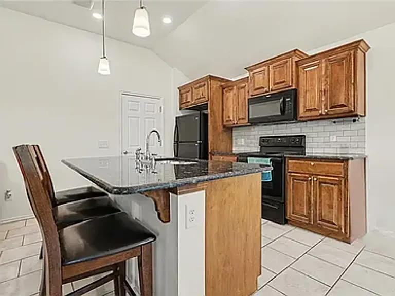 2344 Roca Dr — Photo 8