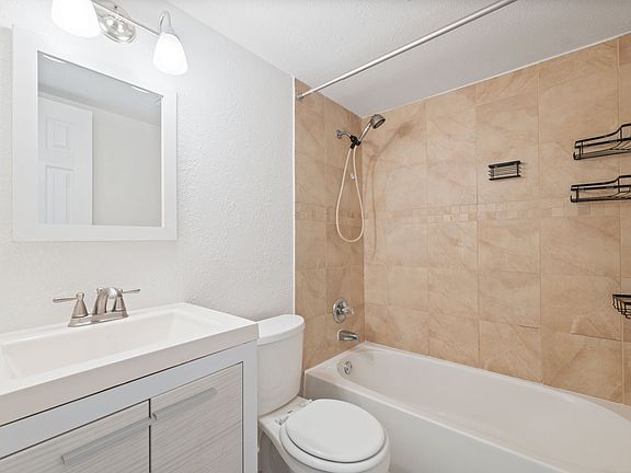 4th image of 422 New York Ave APT 2