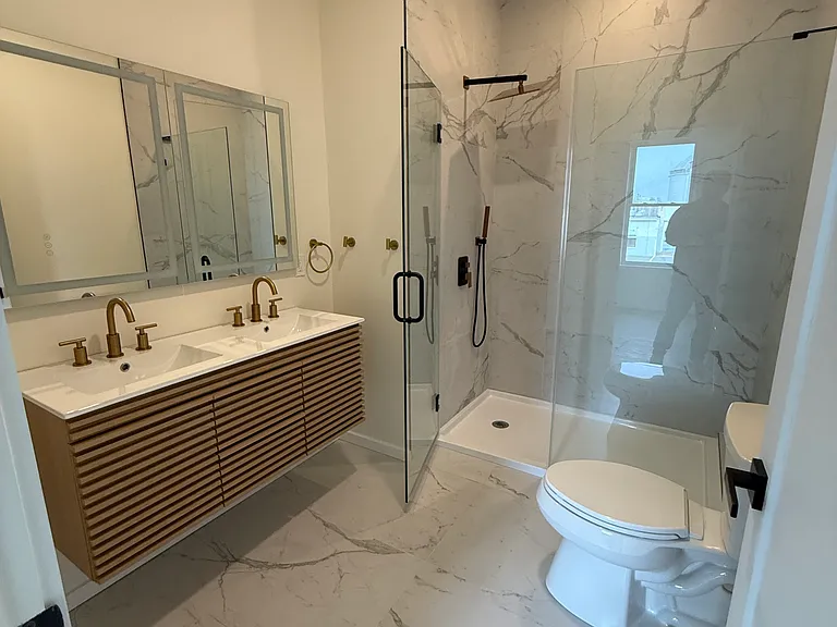 546 Saratoga St #2 — Photo 14