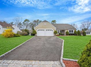 32 Colby Dr, Coram, NY 11727