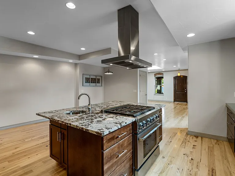 1275 S Clayton St — Photo 8