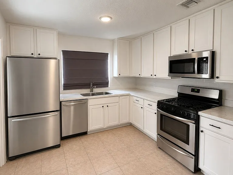 349 W Exeter St — Photo 4