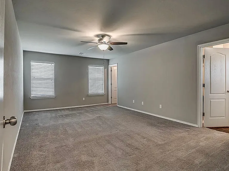 2725 Demotte Dr — Photo 8