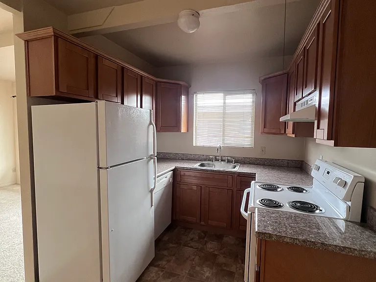 Central Avenue Apartments — Photo 17