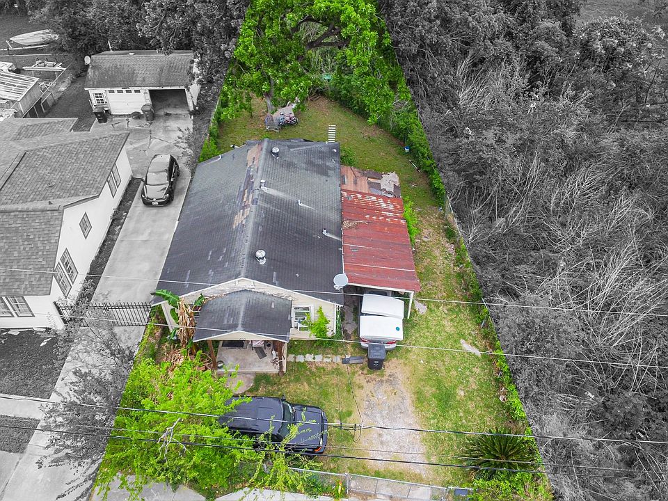 1st image of 833 Booth St