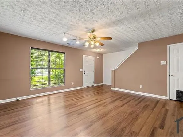 1382 Hollenbeck Ln, Riverdale, GA 30296