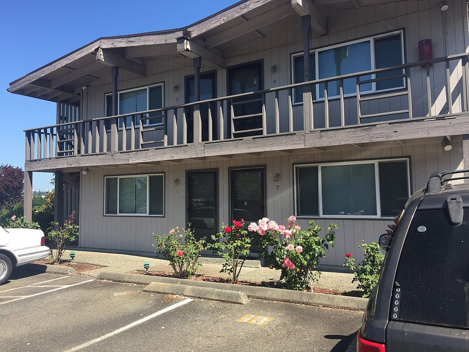 1st image of 422 E Bay Dr NE APT 5