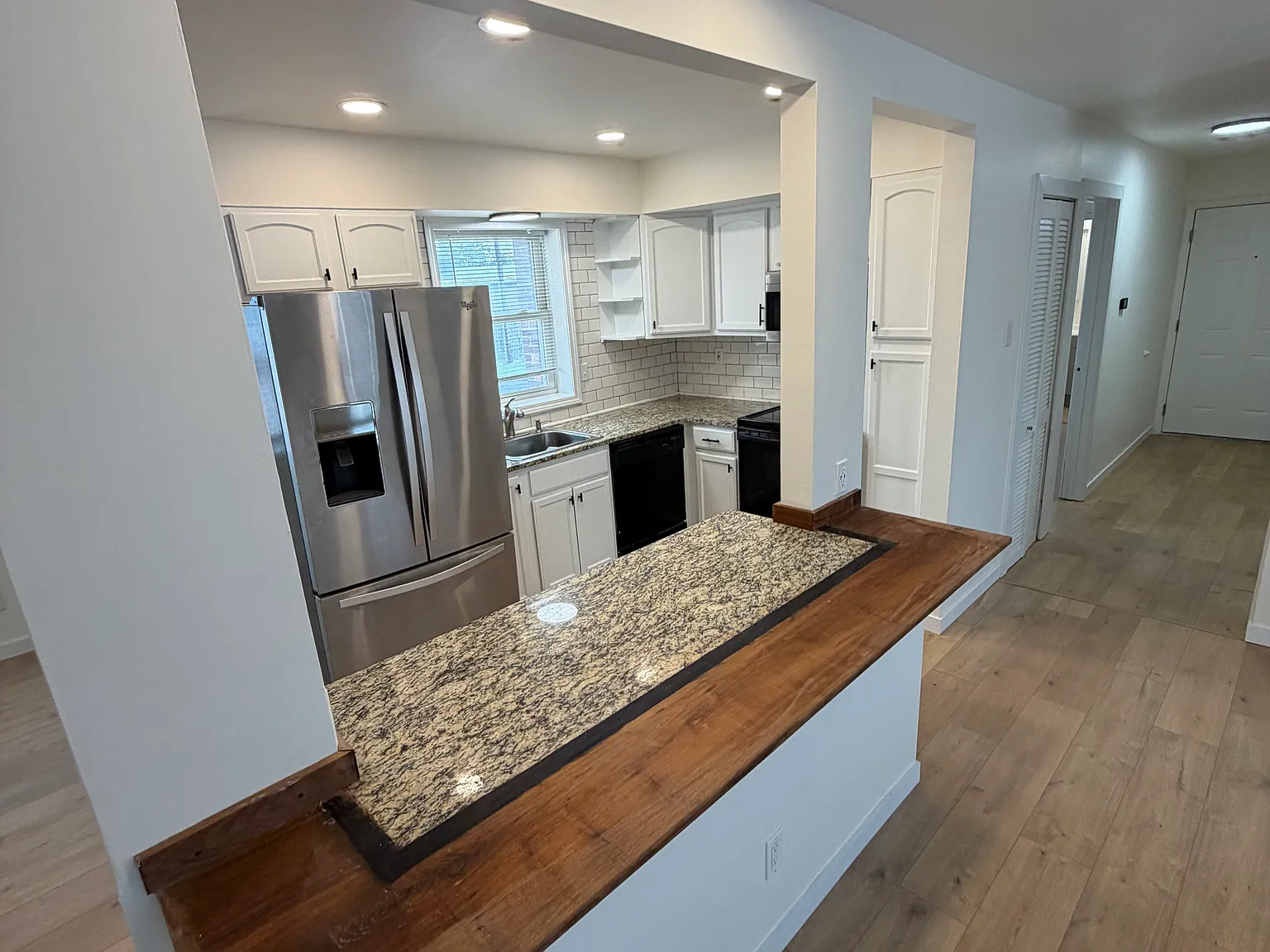 2 bed, 964 sqft, $1,300 — Photo 4