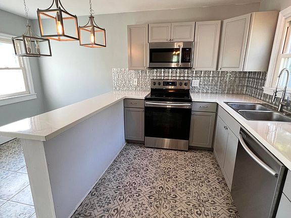 3rd image of 13 Dunn Avenue