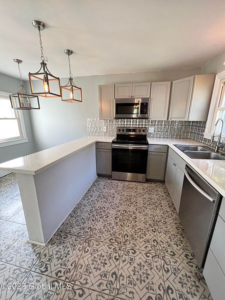 3rd image of 13 Dunn Avenue