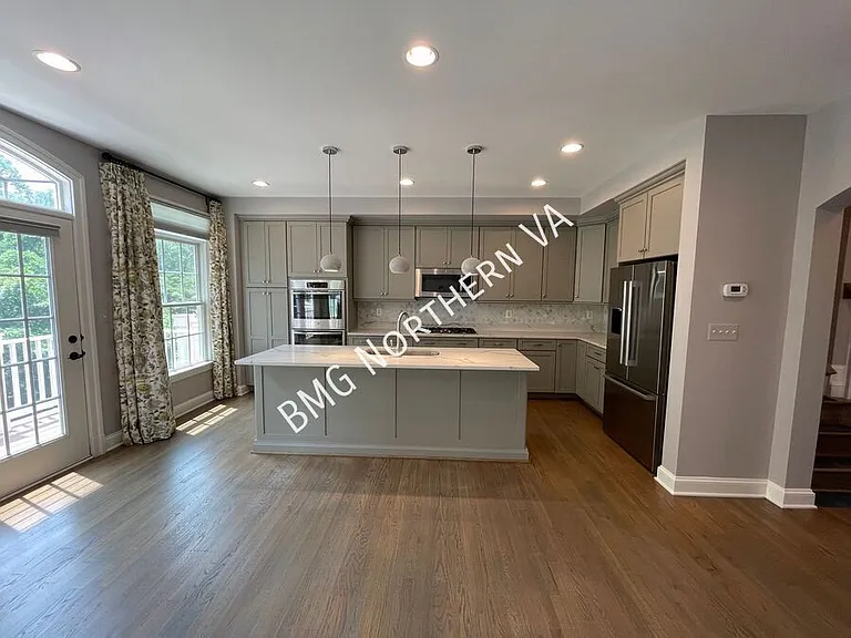 10679 Yorktown Ct — Photo 7