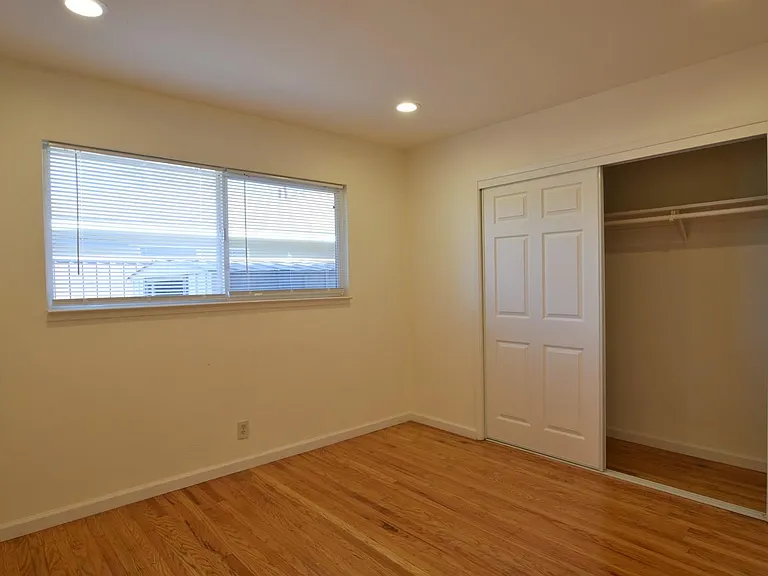 4453 McKinnon Dr — Photo 9