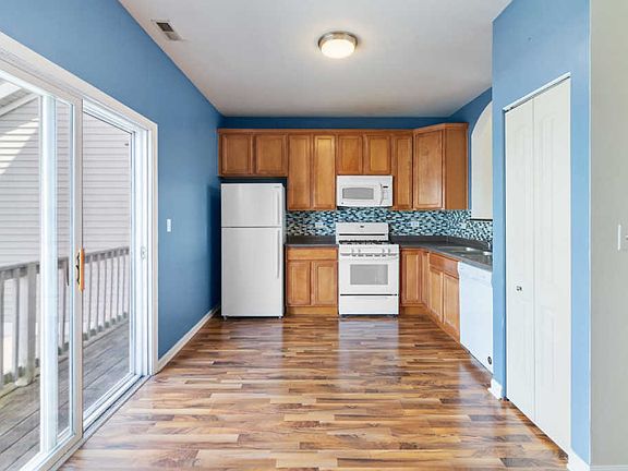 5th image of 1800 Fieldstone Dr N