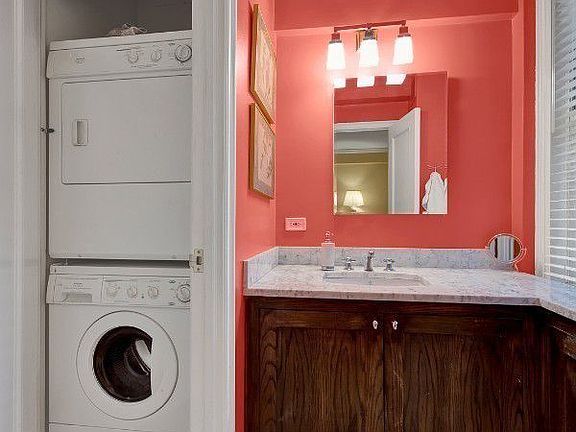 3rd image of 215 E 73rd St #7DE