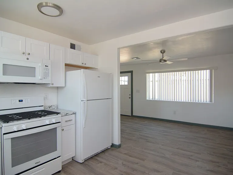 2552 E Silver St — Photo 6