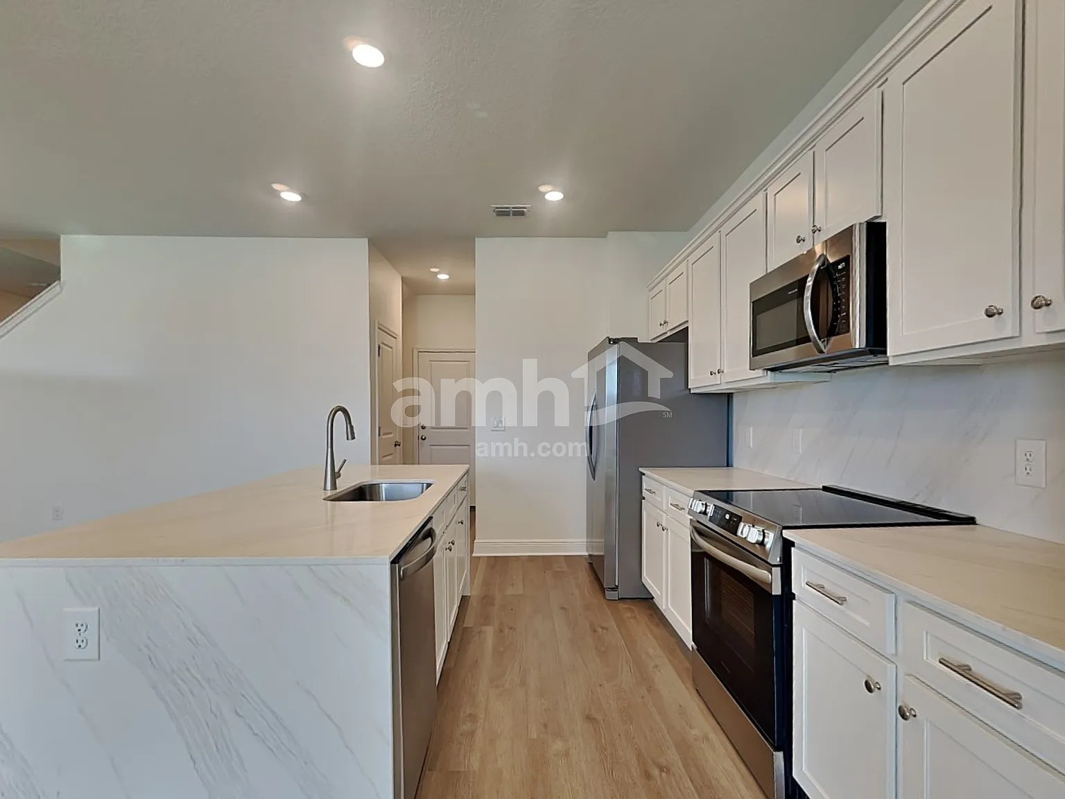 4 bed, 2.5 bath, 1977 sqft, $2,930 — Photo 4