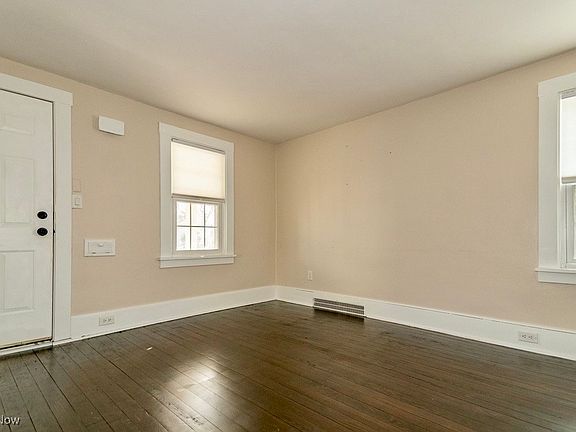 4th image of 1396 Iroquois Ave