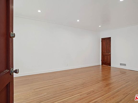 2nd image of 644 S Dunsmuir Ave