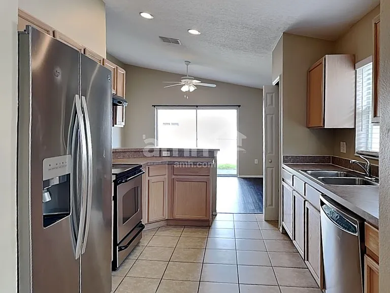 2325 Ole Hickory Dr — Photo 3
