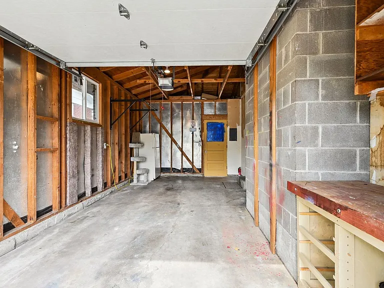 1631 S Allison St — Photo 23