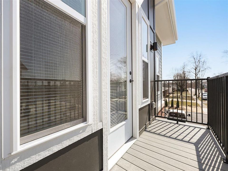 Private balconies at Ridgeview West in Fortville