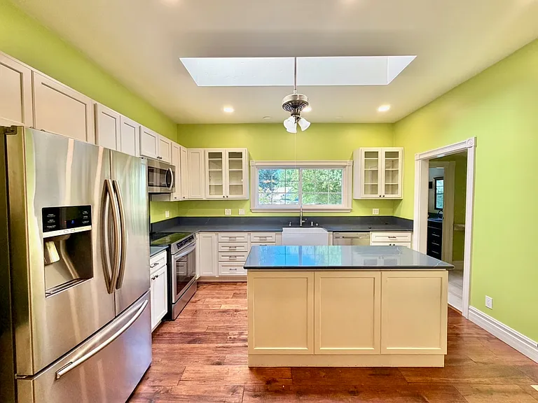 522 Sacramento St — Photo 12