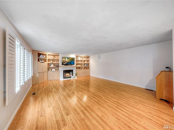 4th image of 3503 97th Ave E