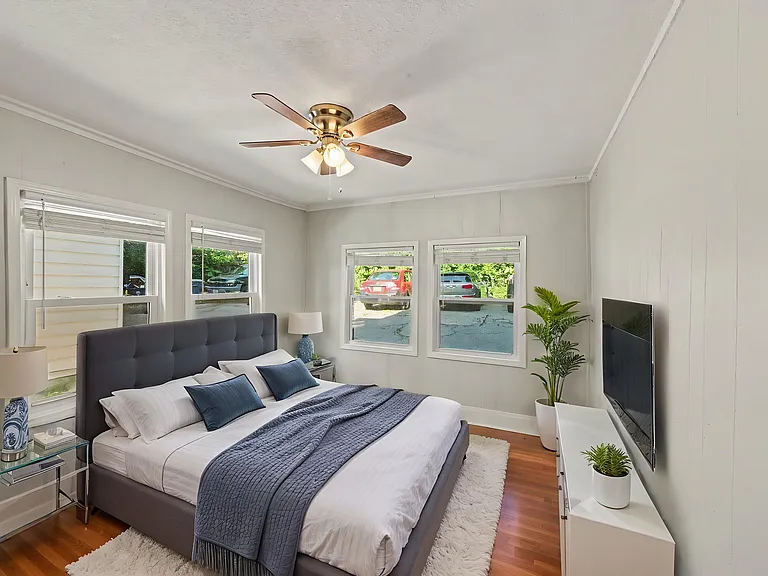 4220 Harrison St — Photo 24