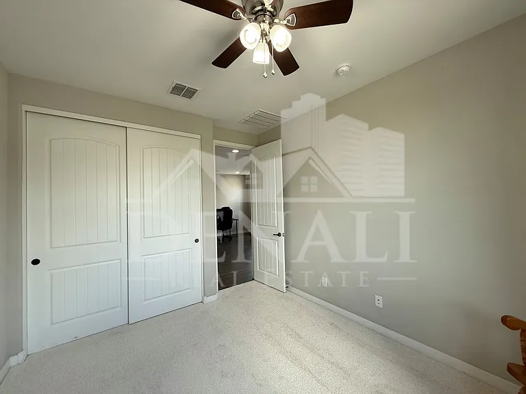 1729 W Myrna Ln — Photo 28
