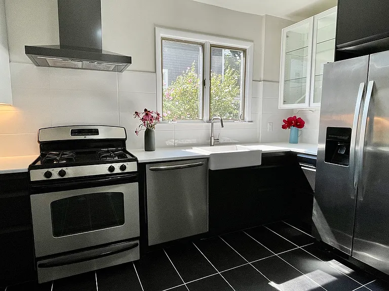 6 Washington Ave — Photo 13