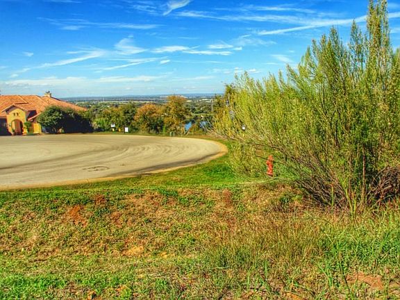 5th image of 902 La Ventana Dr